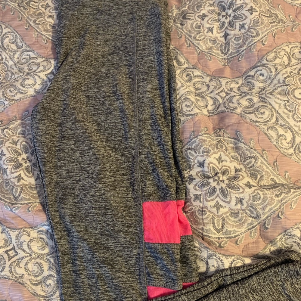Grey/Neon pink side mesh leggings size Large